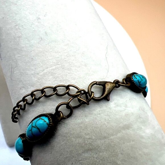 Vintage-Inspired Silver Tone Necklace & Bracelet Set With Faux Turquoise Stones. - Picture 12 of 14